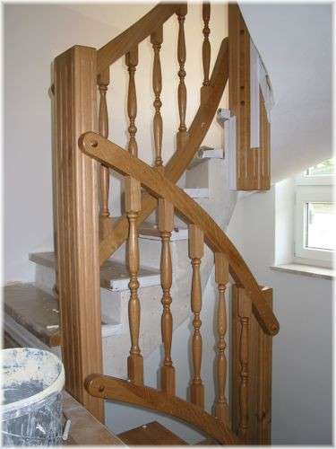 Holzbelag auf einer Betontreppe